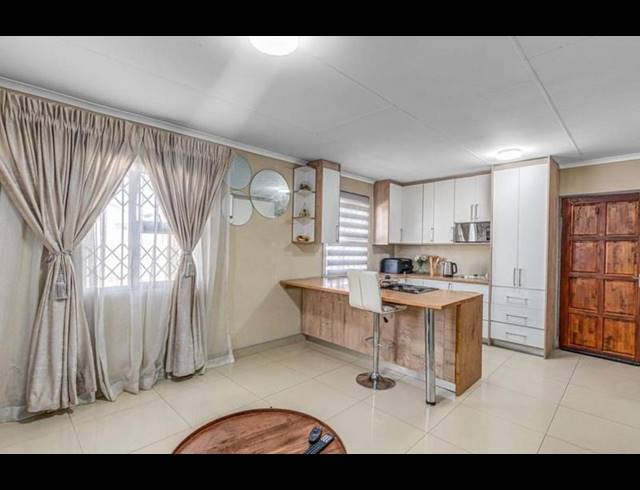 3 BEDROOM HOUSE FOR SALE IN RIVERBEND AH